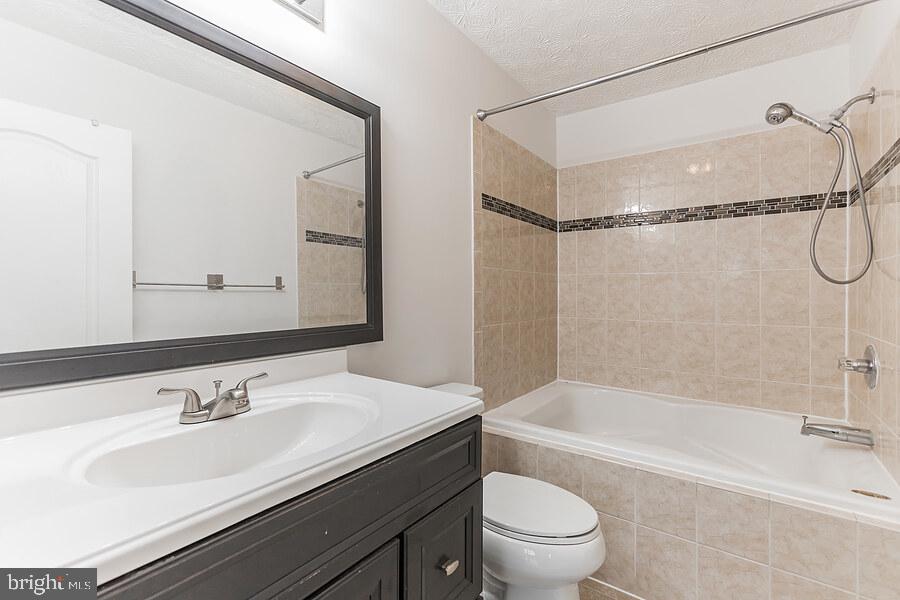 BELLEHAVEN ESTATES - Residential Lease