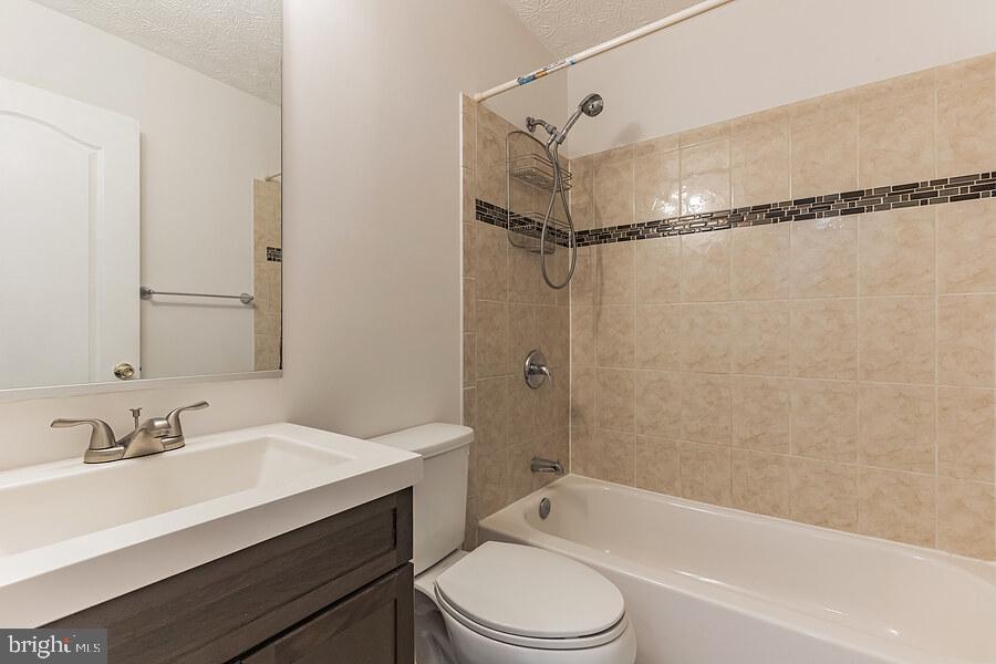 BELLEHAVEN ESTATES - Residential Lease