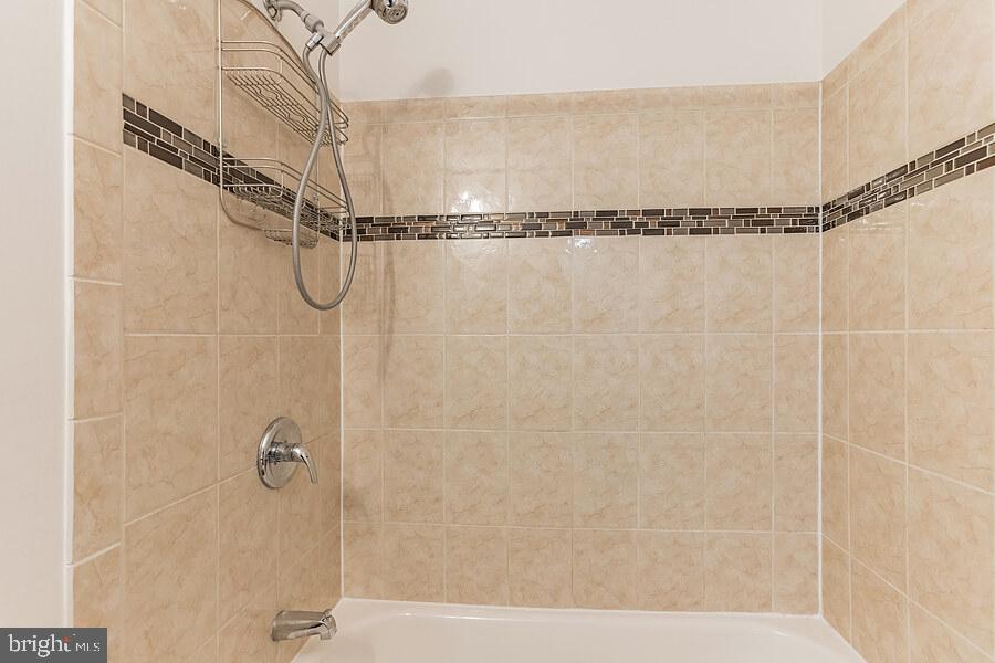 BELLEHAVEN ESTATES - Residential Lease