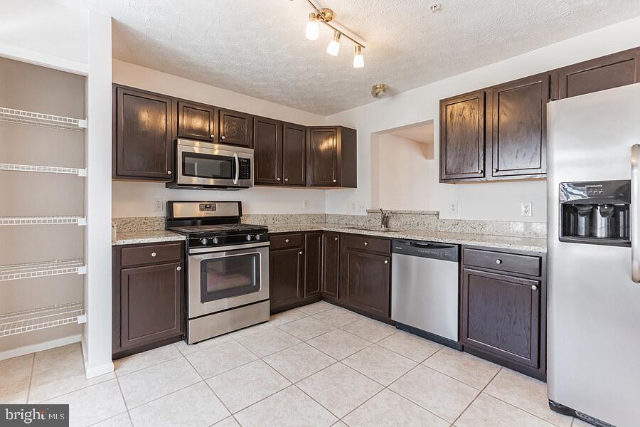 BELLEHAVEN ESTATES - Residential Lease