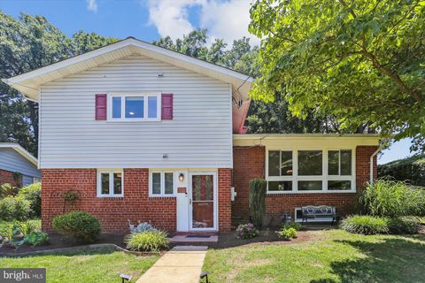 Photo of 5208 Bangor Drive, Kensington, MD 20895 (MLS # MDMC2136770) Photo of 5208 Bangor Drive, Kensington, MD 20895 (MLS # MDMC2136770)