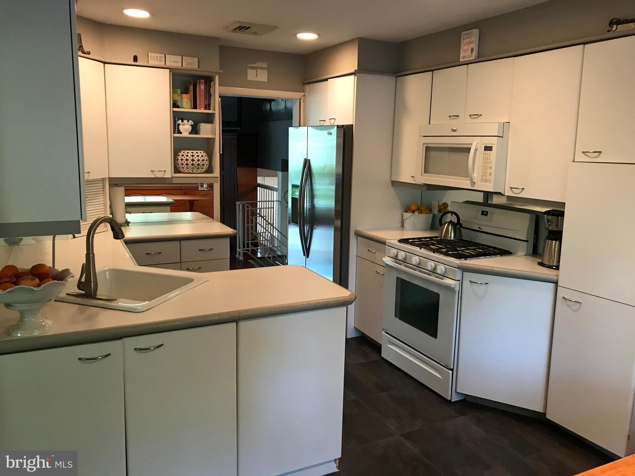 COUNTRY CLUB ESTS - Residential