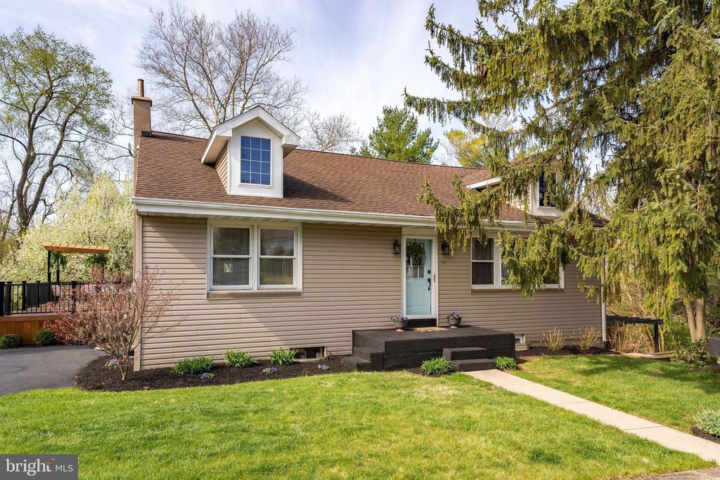 Photo of 121 SPRUCE ST, EPHRATA, PA 17522 (MLS # PALA2033548)