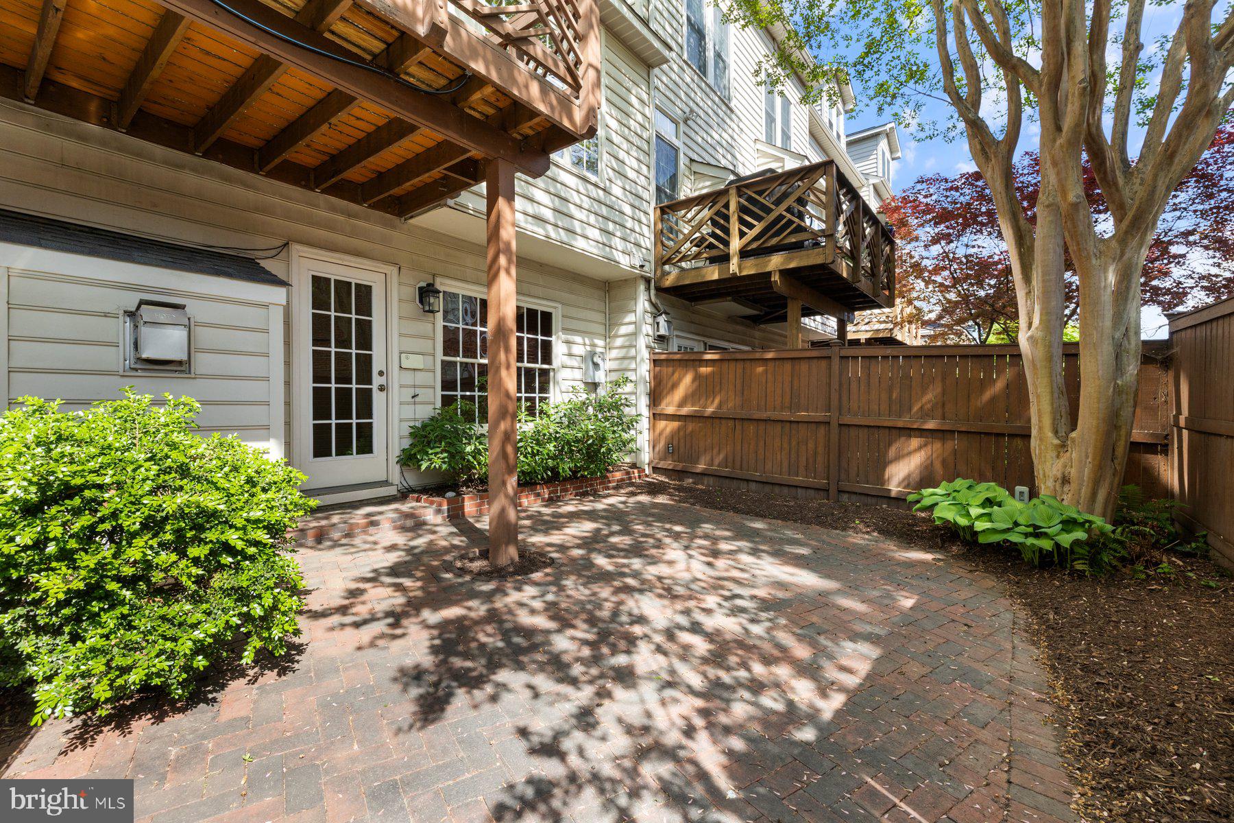 OLD TOWN GREENS - Residential Lease