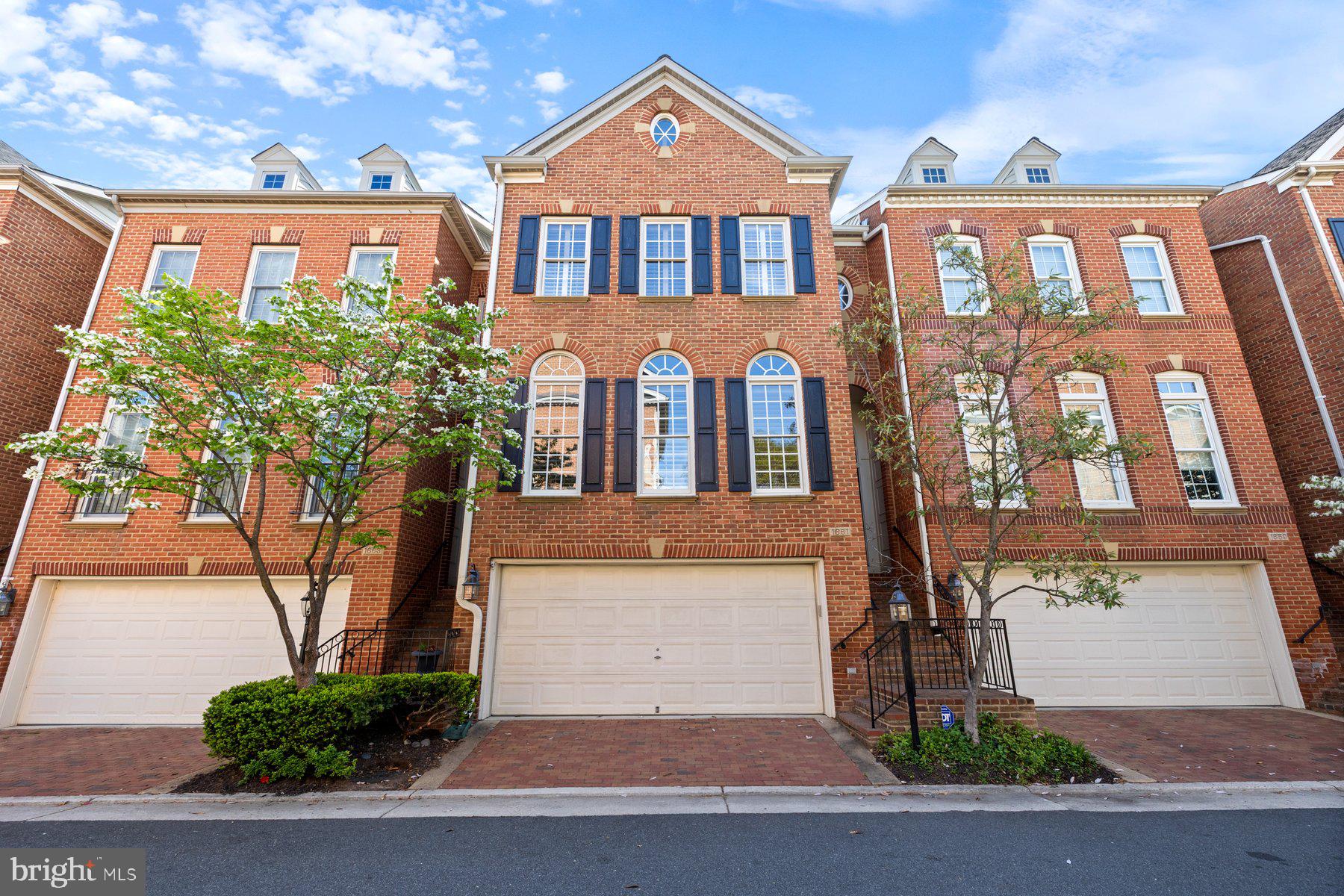 OLD TOWN GREENS - Residential Lease