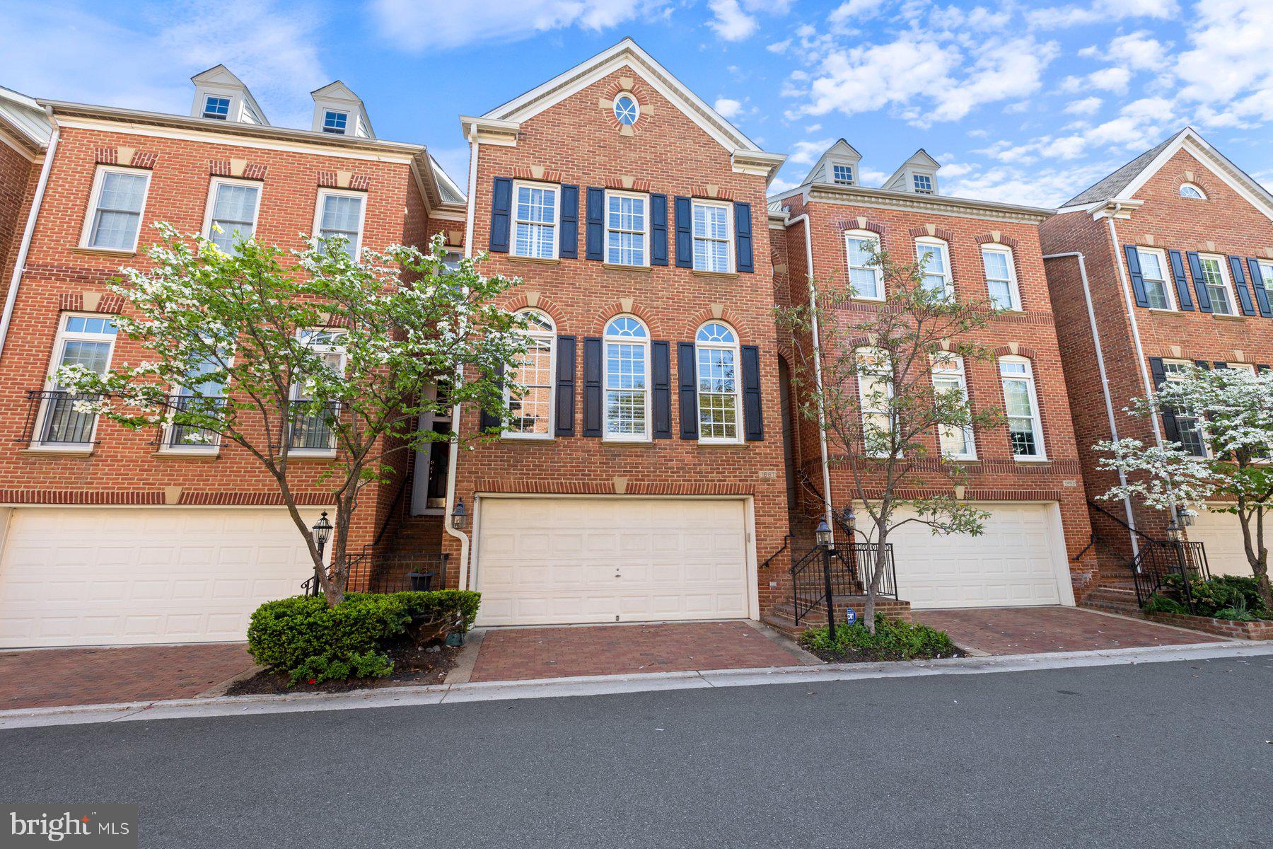 OLD TOWN GREENS - Residential Lease