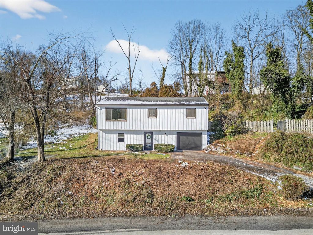 Photo of 25 Black Walnut Drive, ETTERS, PA 17319 (MLS # PAYK2094622)