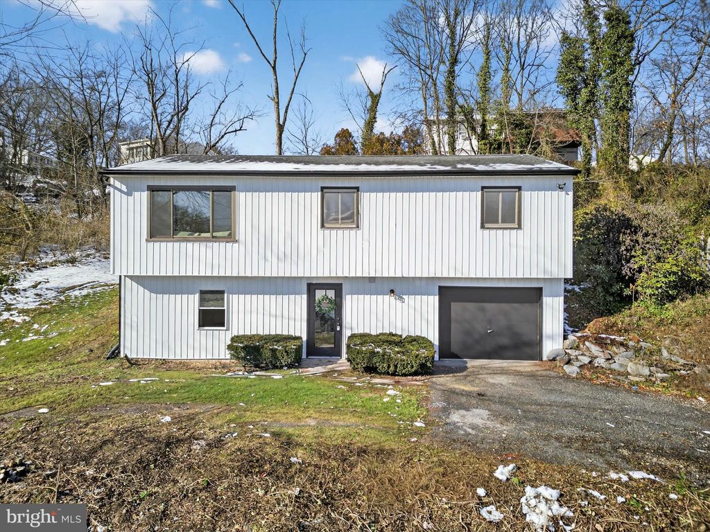 Photo of 25 Black Walnut Drive, ETTERS, PA 17319 (MLS # PAYK2094622)
