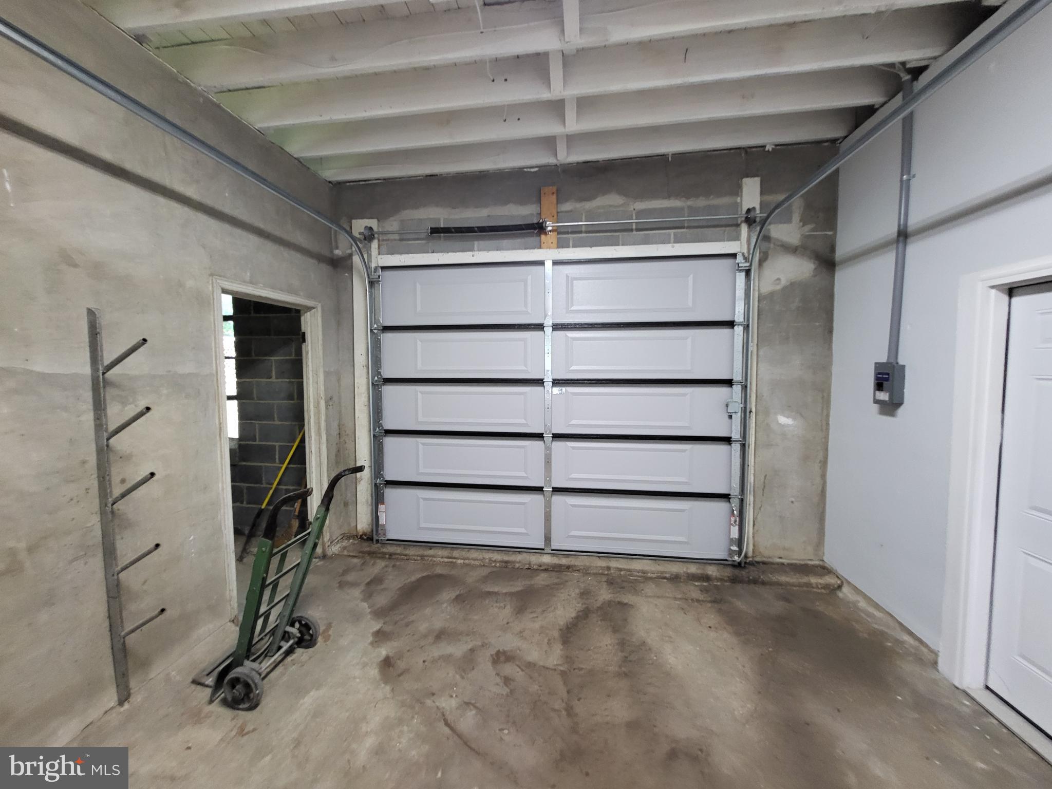 BOUNDARY AVENUE - Residential