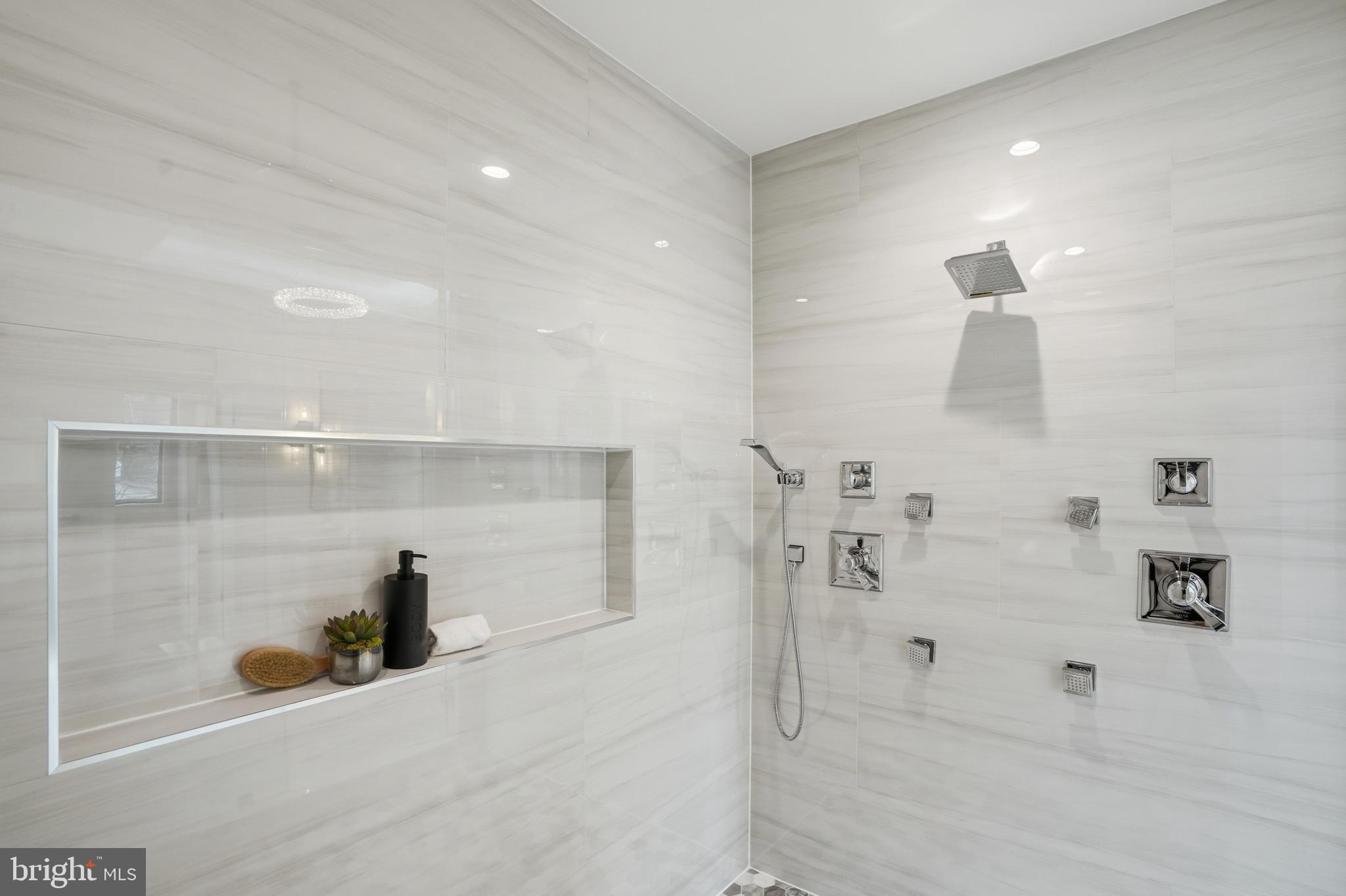 PIMMIT HILLS - Residential