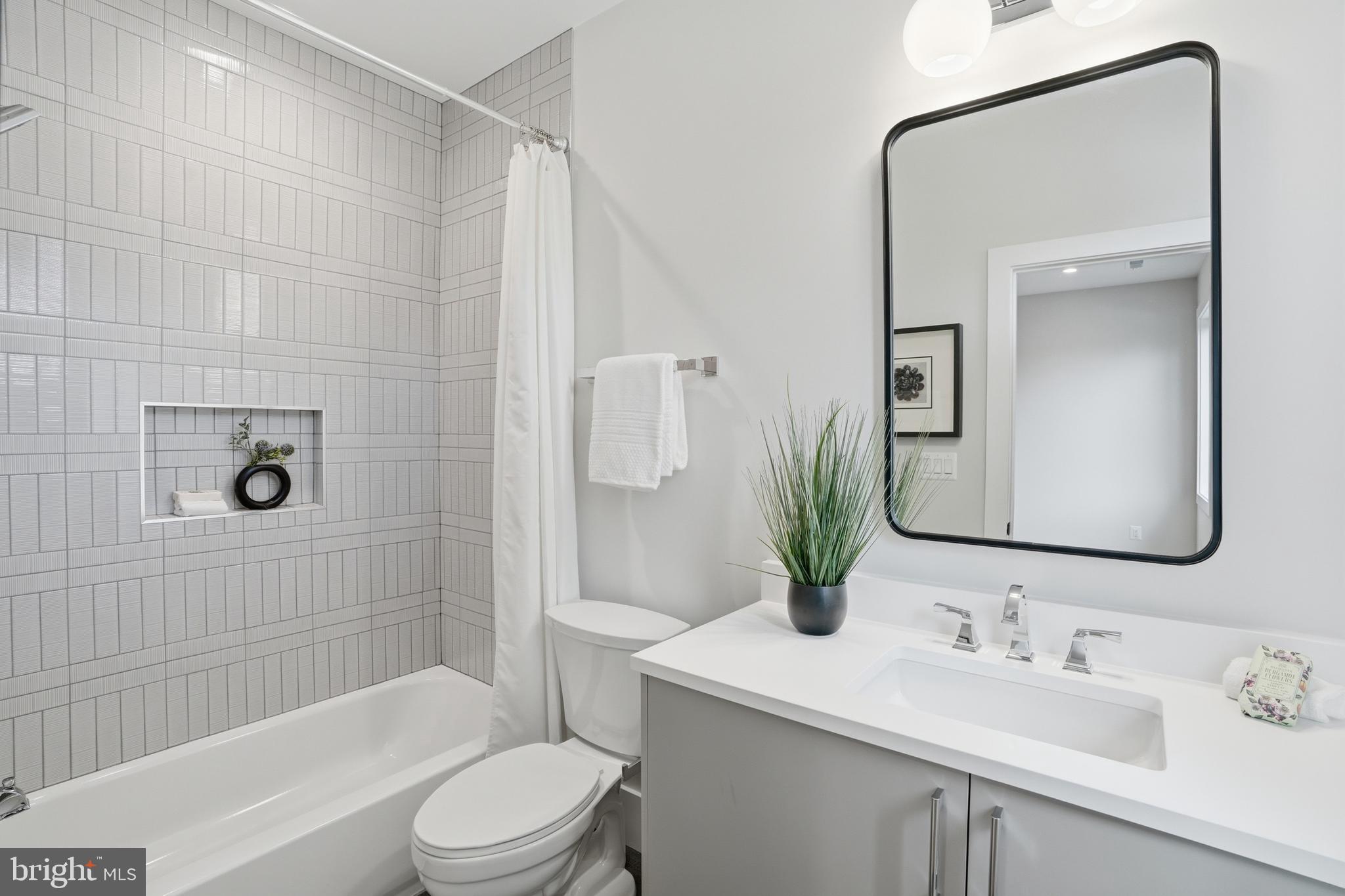 PIMMIT HILLS - Residential