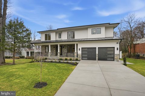 Photo of 7603 Burnside Court, FALLS CHURCH, VA 22043 (MLS # VAFX2292758)