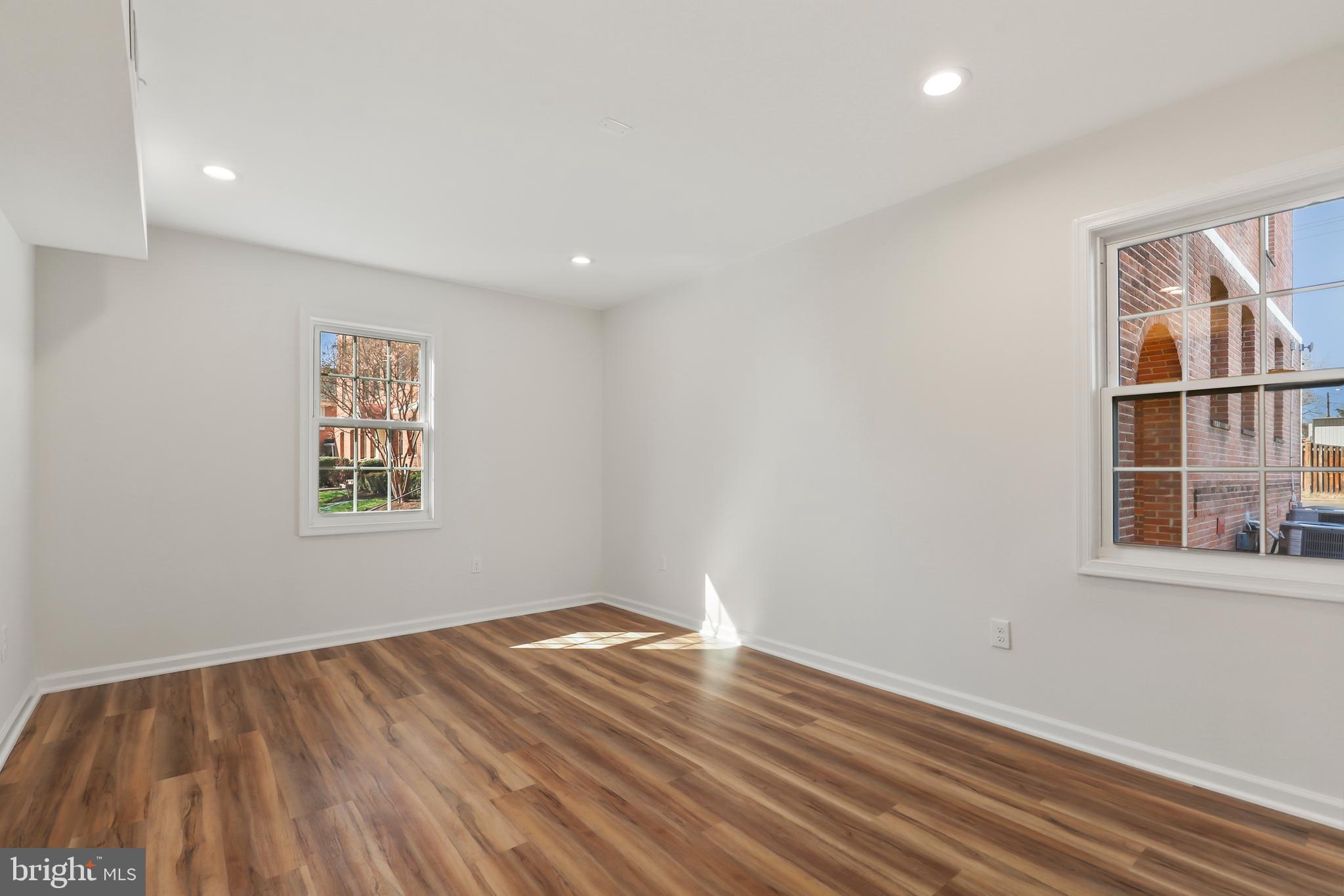 CAMBRIDGE COURTS - Residential