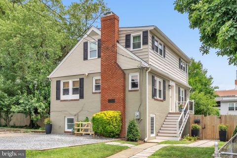 Photo of 5110 N 19th Road N, ARLINGTON, VA 22207 (MLS # VAAR2077232)