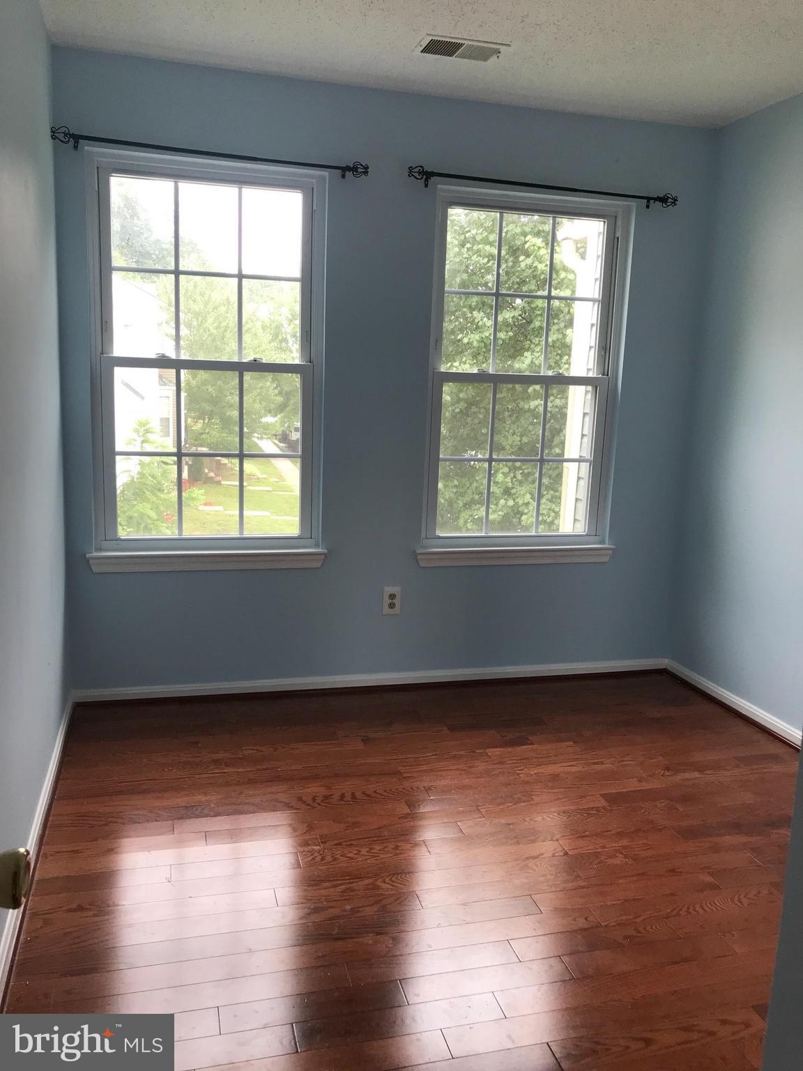 VALLEY STREAM ESTATES - Residential Lease