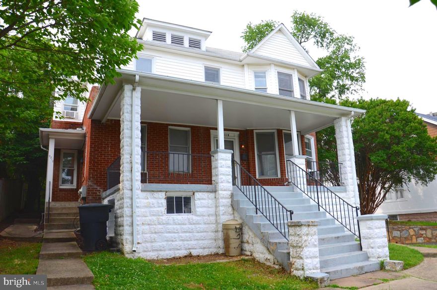 NEW PRICE!!! Discover a unique investment opportunity in the heart of Arlington! This 0.36-acre, 3 parcel of land offers a blank canvas for your vision, whether you're looking to build your dream home or develop a lucrative rental property. With the potential for additional parcels available, this property is a rare find that can enhance your investment portfolio. Imagine the possibilities! This land is ideally situated in a vibrant community, providing easy access to local amenities, parks, and recreational areas. The surrounding neighborhood is known for its charm and appeal, making it an attractive location for future tenants or homeowners. The potential for appreciation in property value is significant, especially as the demand for housing continues to grow in this desirable area. Investors will appreciate the flexibility this land offers. The absence of an association fee means more savings for you, allowing for greater profit margins on your investment. The property is not only a sound financial decision but also a chance to create a space that reflects your vision. With one existing structures, you have the freedom to design and build according to current market trends and demands. This is an opportunity to capitalize on the growing interest in new construction, catering to those seeking modern living spaces. Arlington is known for its strong rental market, making this land an ideal choice for investors looking to generate passive income. The potential for high returns is bolstered by the area's appeal, ensuring that your investment remains in demand. Seize this chance to invest in a piece of land that promises both immediate and long-term benefits. With its prime location and growth potential, this property is not just a purchase; it's a step towards securing your financial future. Don't miss out on the opportunity to turn this land into a thriving investment. Your vision awaits!