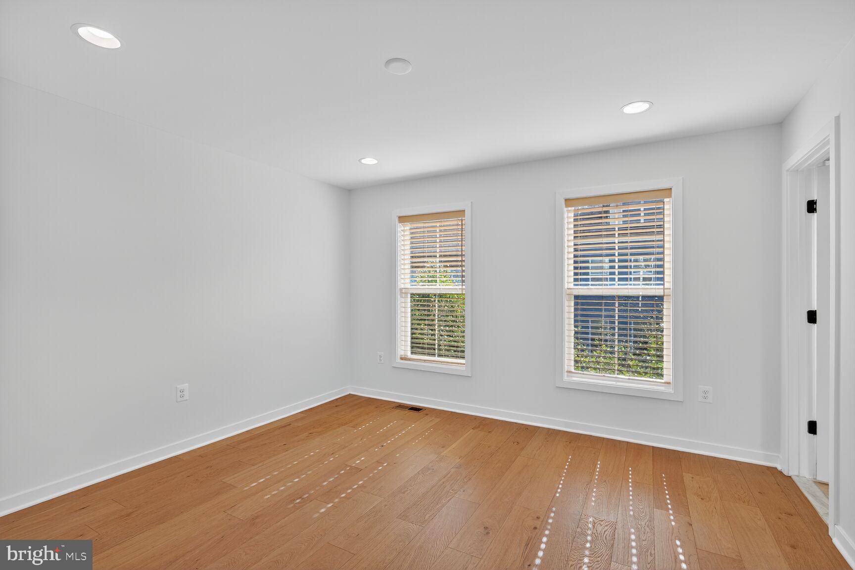 GLENMONT METROCENTRE - Residential