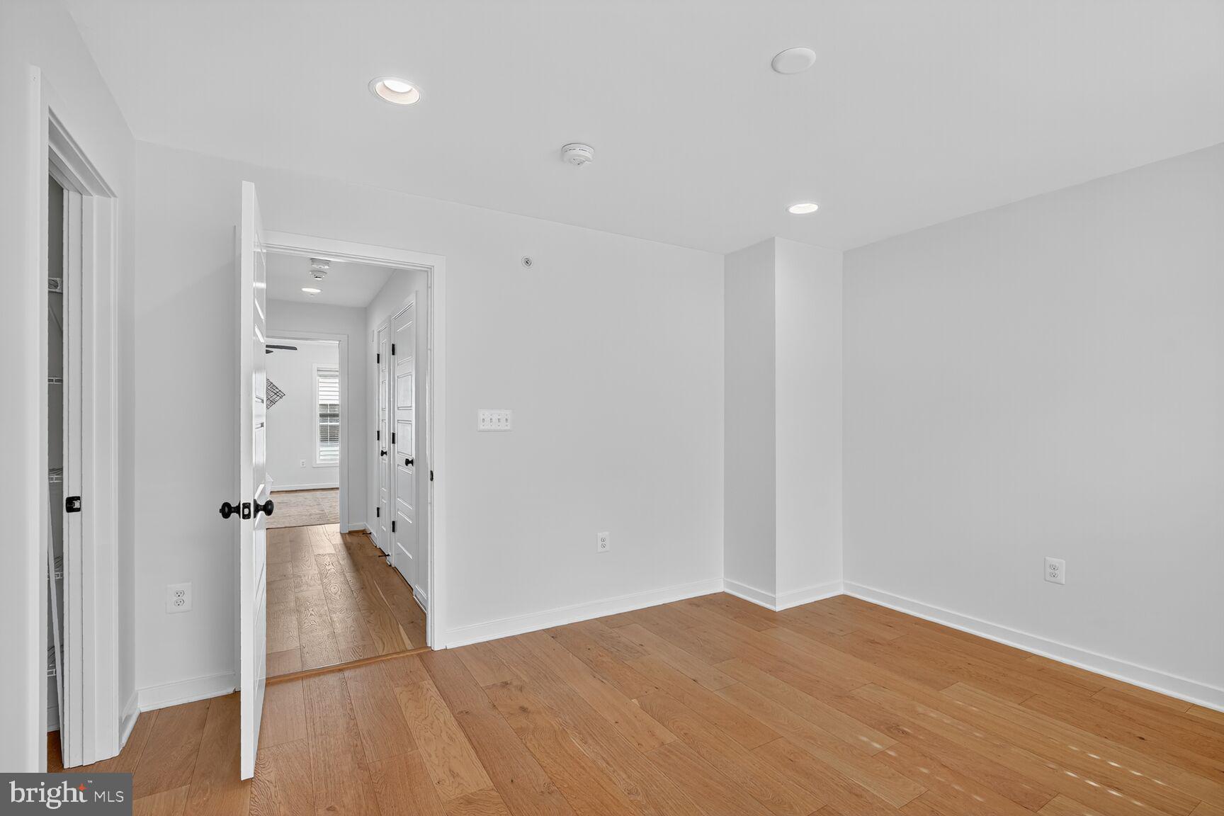 GLENMONT METROCENTRE - Residential