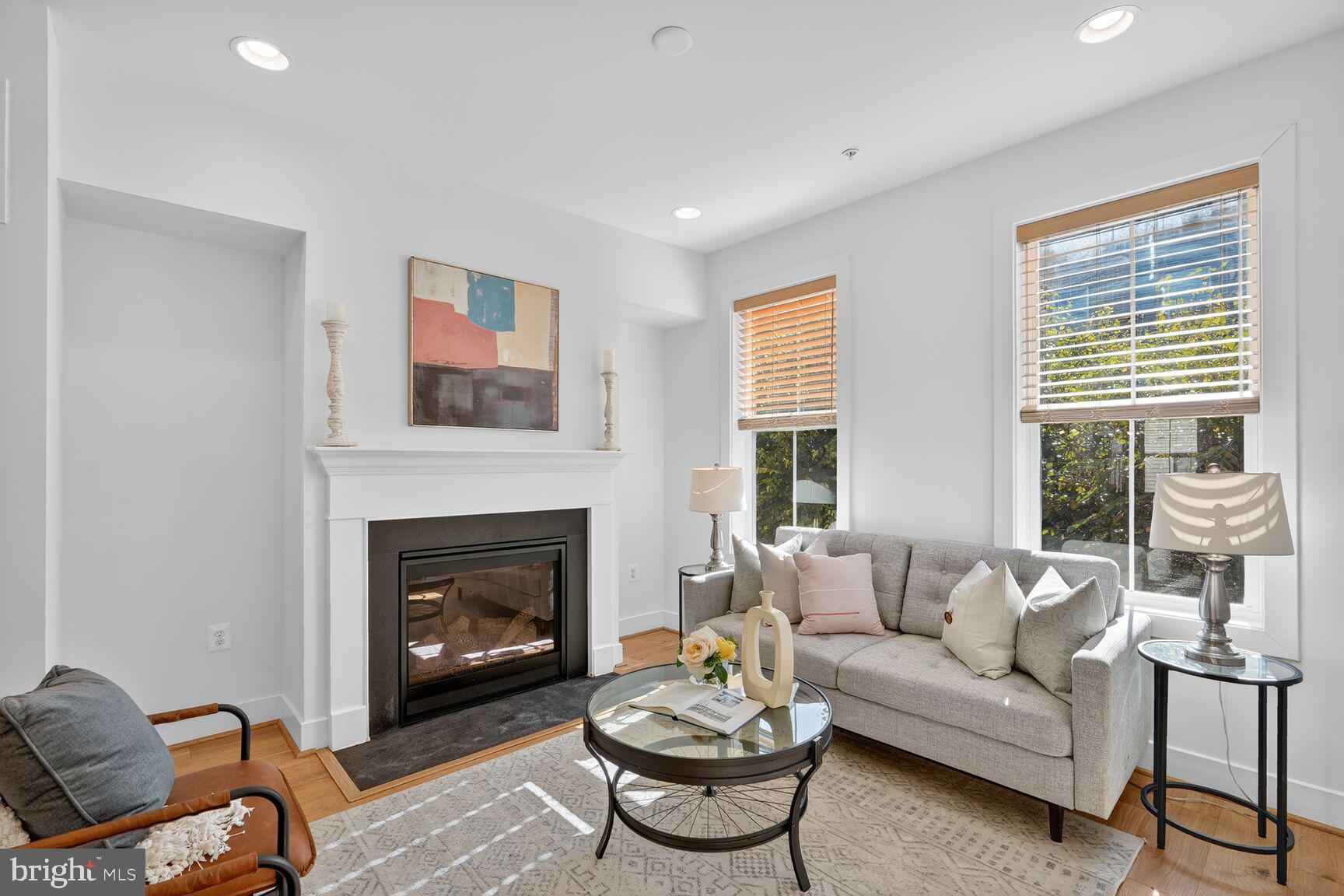 GLENMONT METROCENTRE - Residential