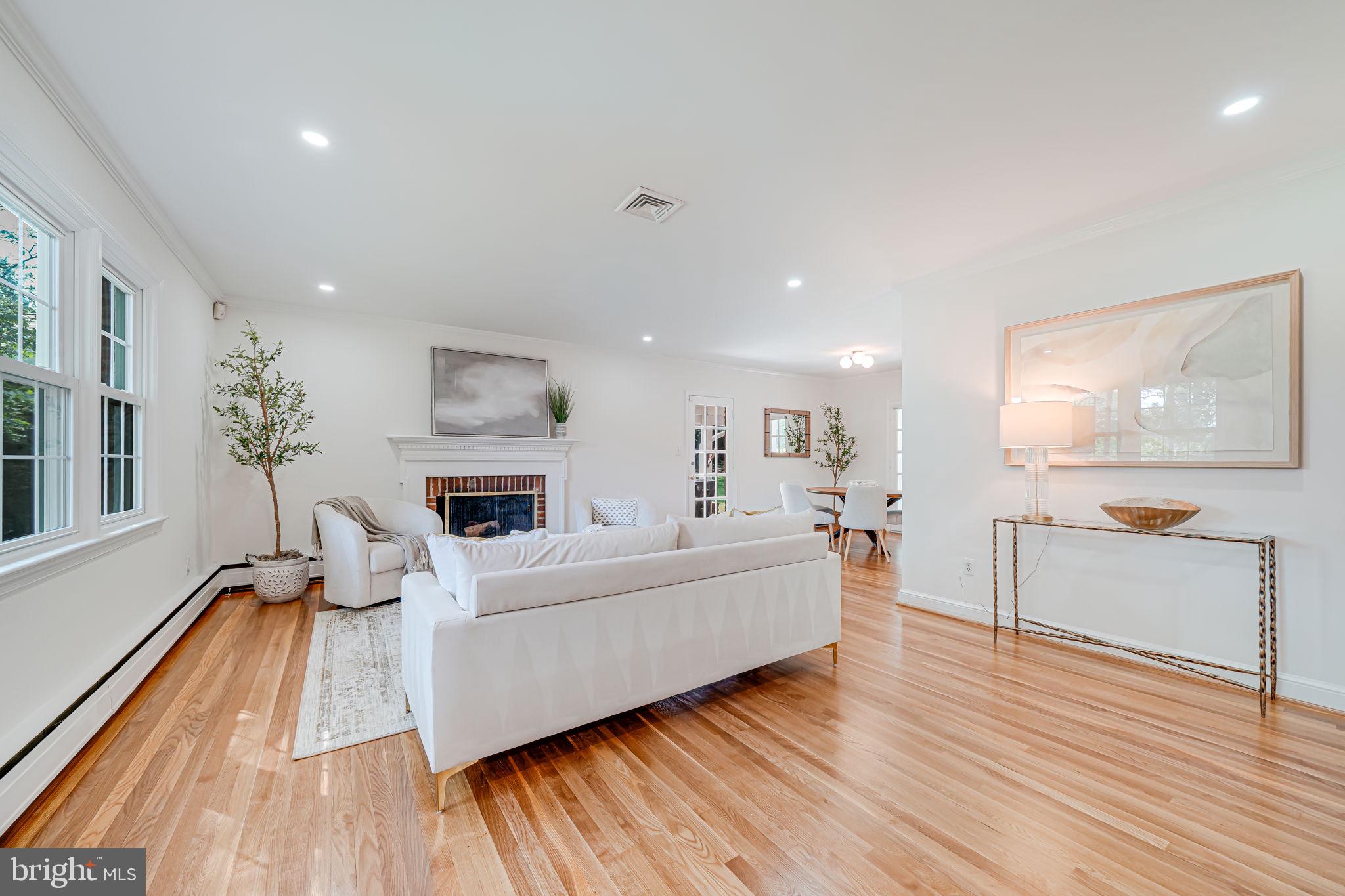 3122 VINEWOOD PLACE