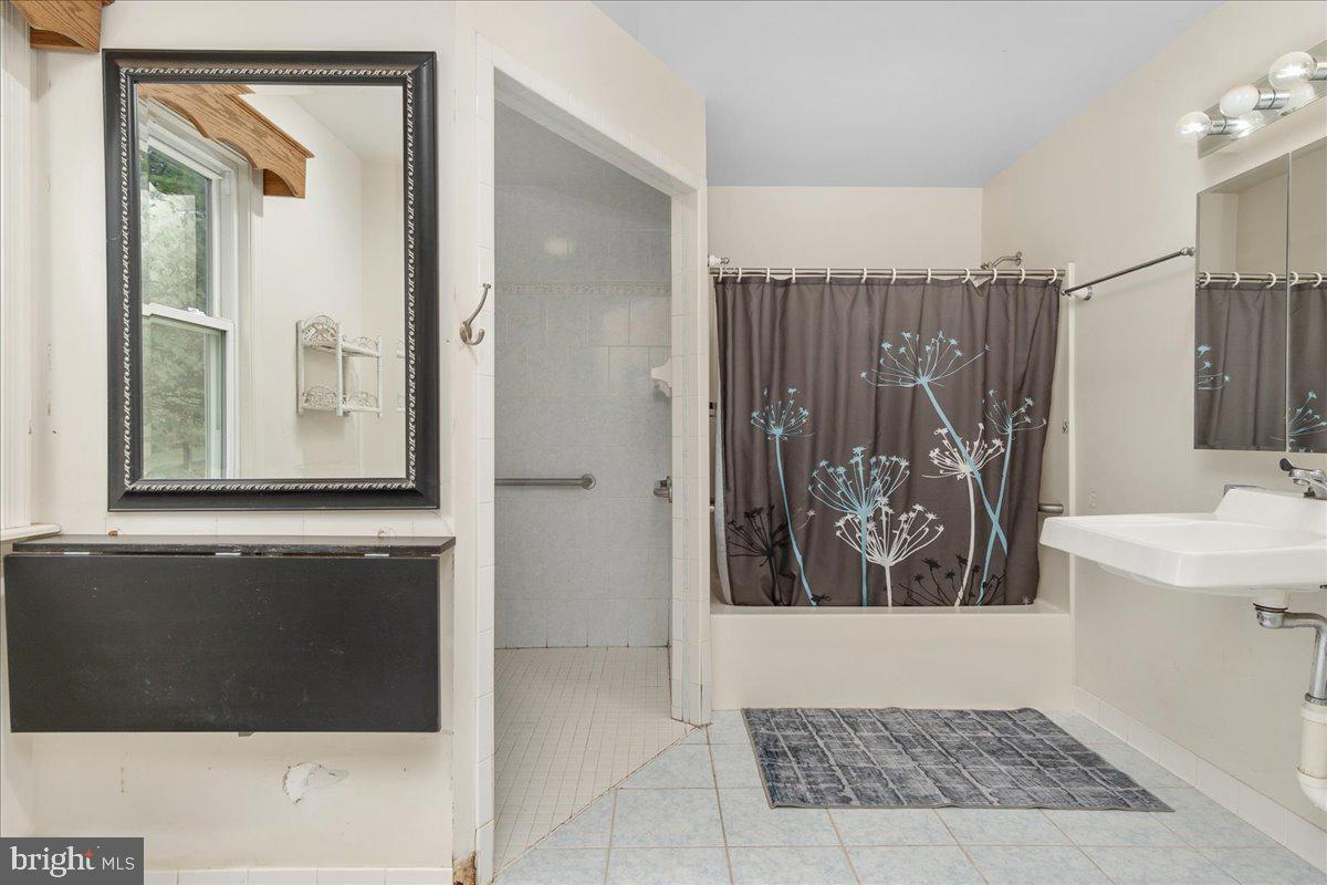 WOLFSVILLE - Residential