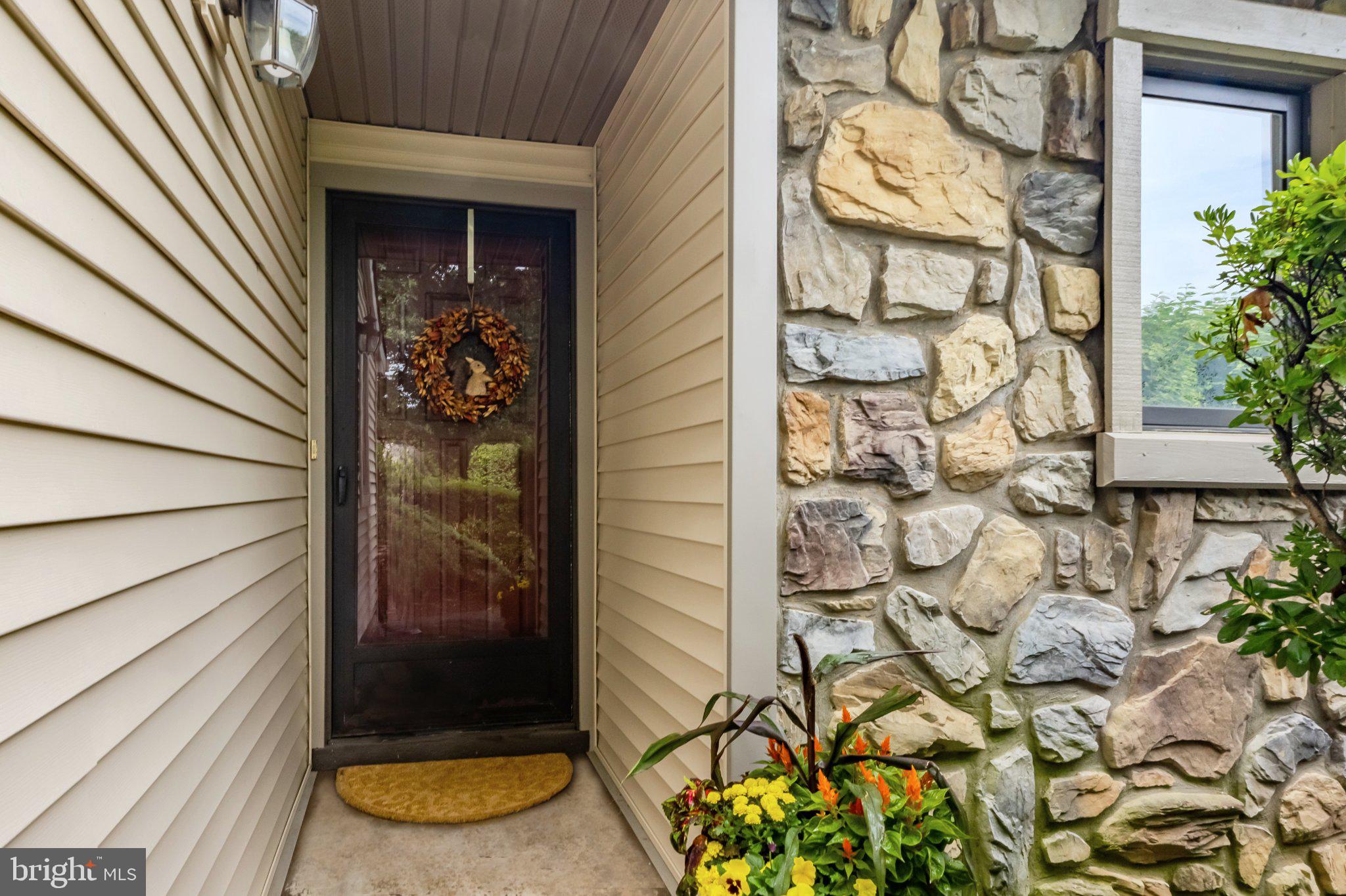 979 KENNETT WAY 979