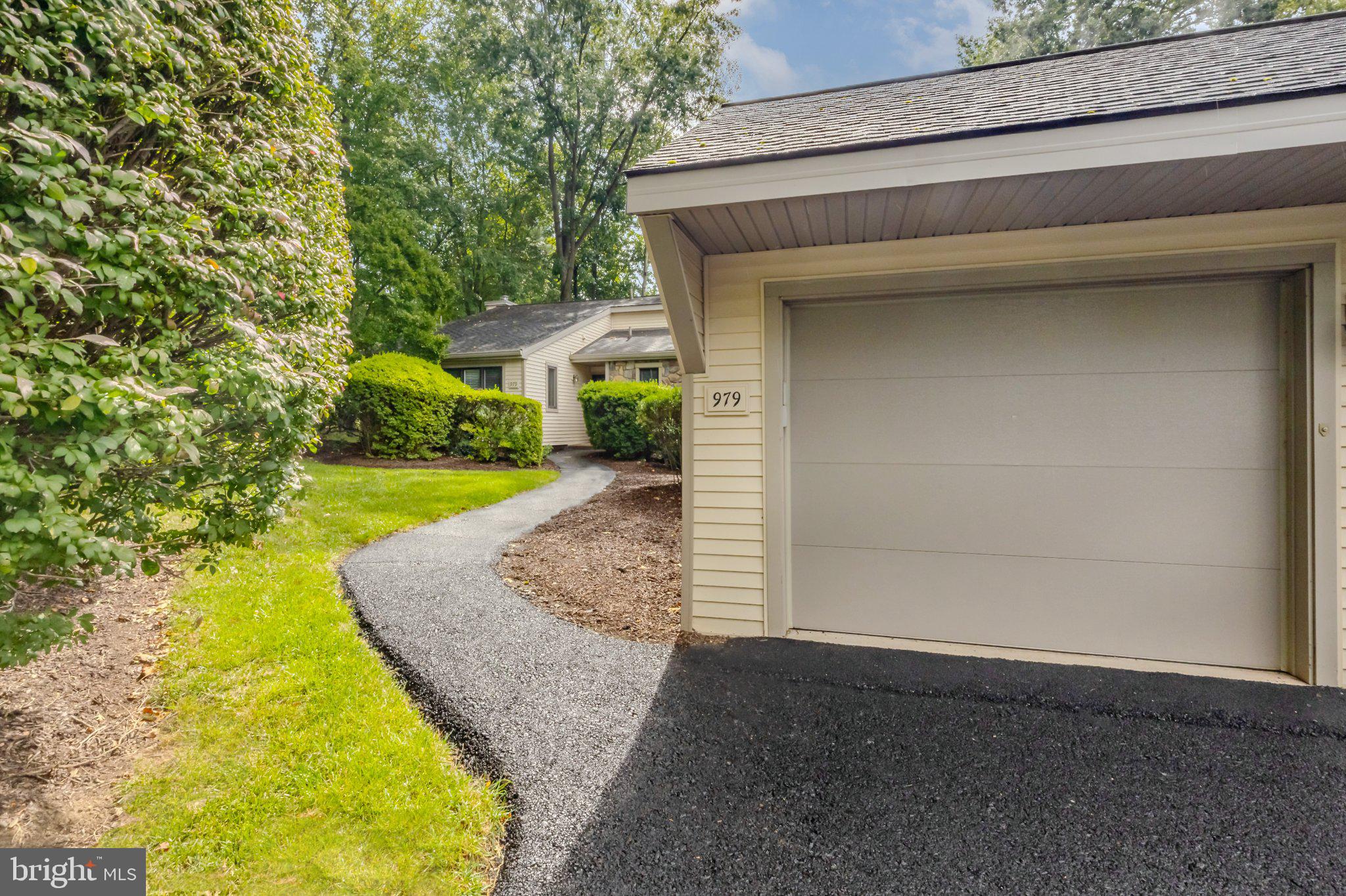 979 KENNETT WAY 979