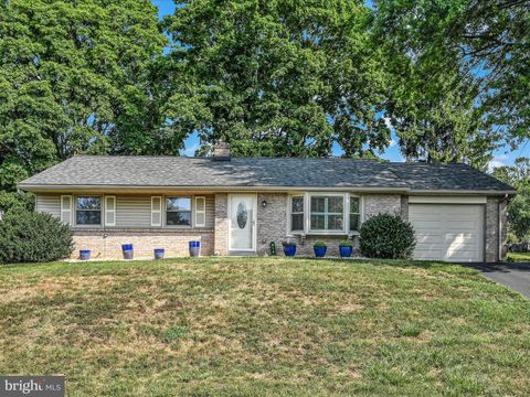 Photo of 819 Imperial Drive, Lancaster, PA 17601 (MLS # PALA2055032)