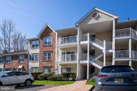Condo For Sale - 27 Chambord Court<br/> HAMILTON, NJ 08619