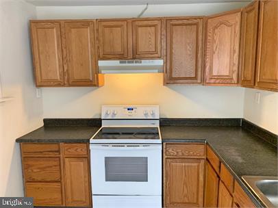 CENTRAL PARK TOWNHOMES - Residential Lease