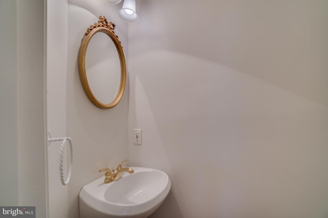 COLONIAL HEIGHTS - Residential Lease