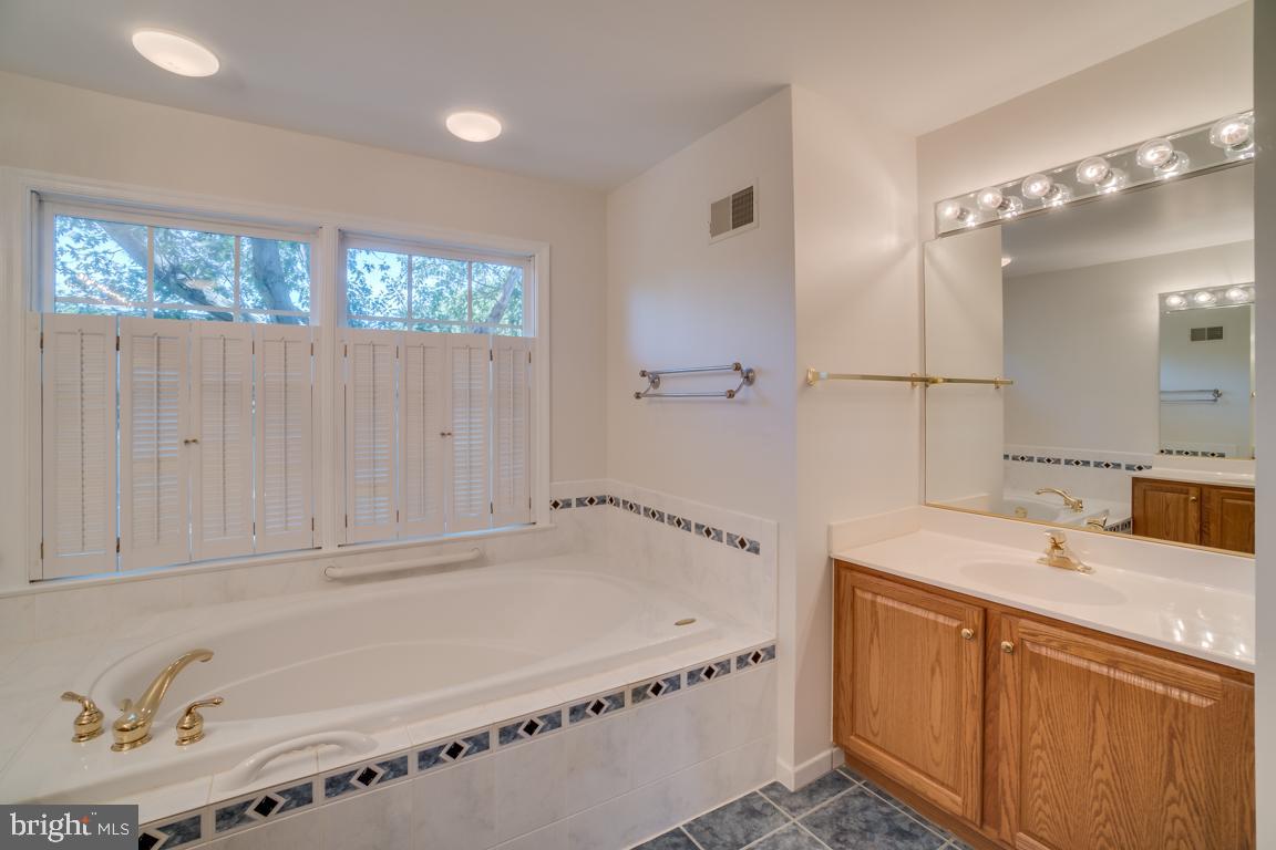 COLONIAL HEIGHTS - Residential Lease