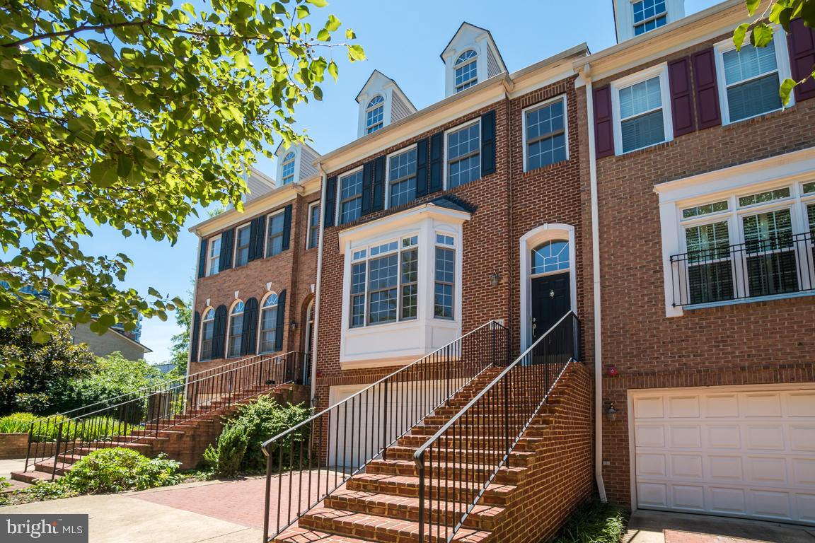 COLONIAL HEIGHTS - Residential Lease