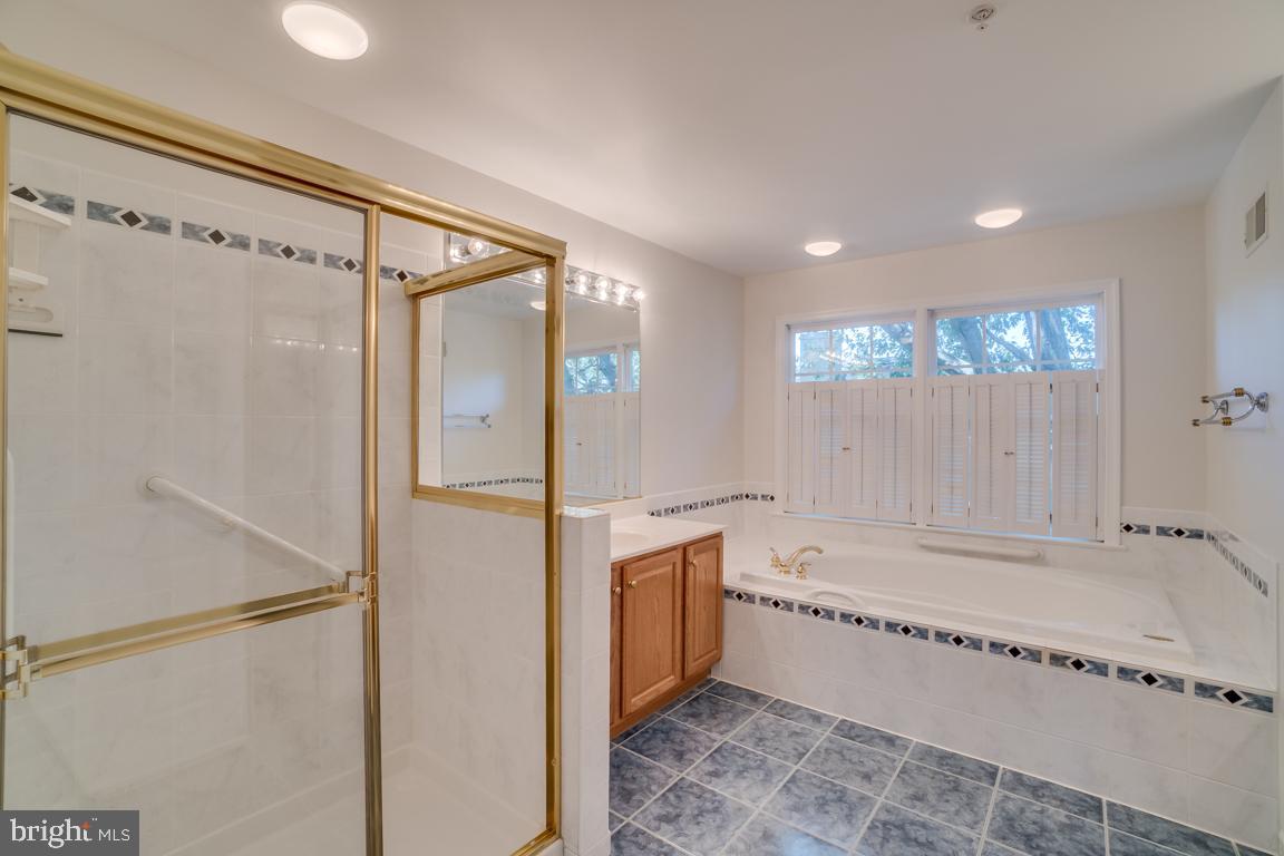 COLONIAL HEIGHTS - Residential Lease