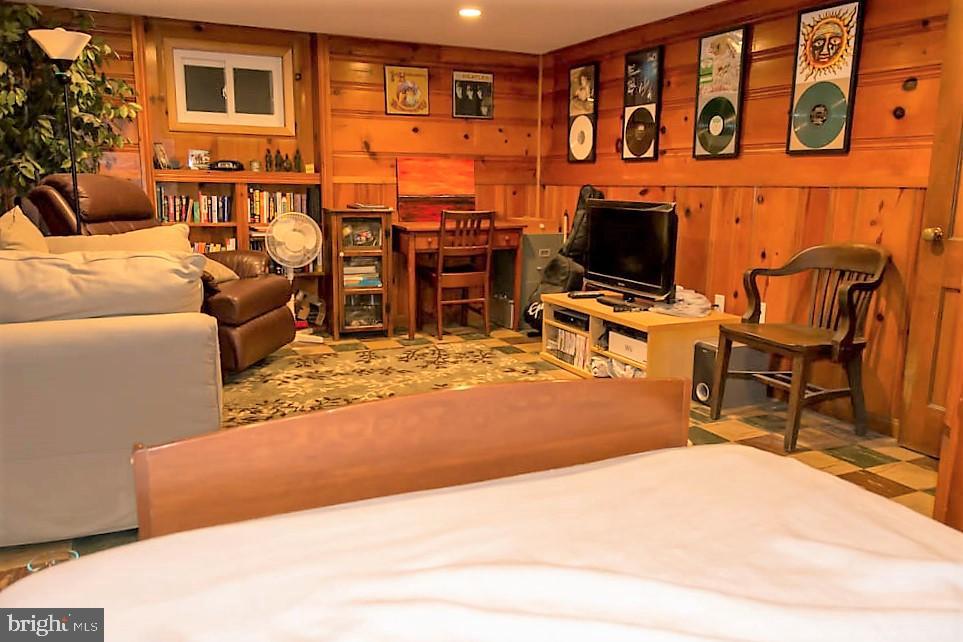 VIRGINIA HEIGHTS - Residential Lease