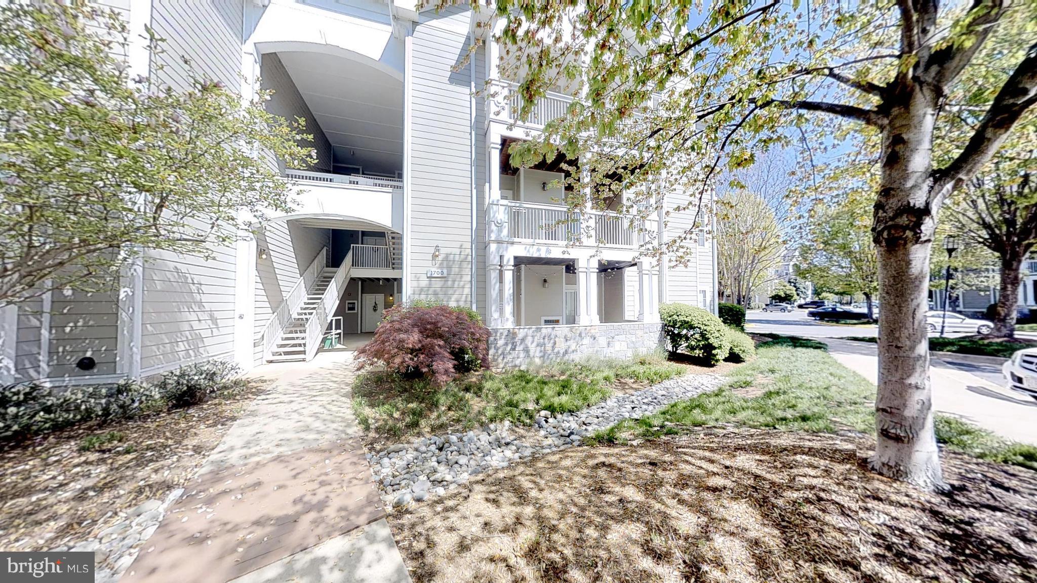 EDGEWATER AT TOWN CENTER - Residential