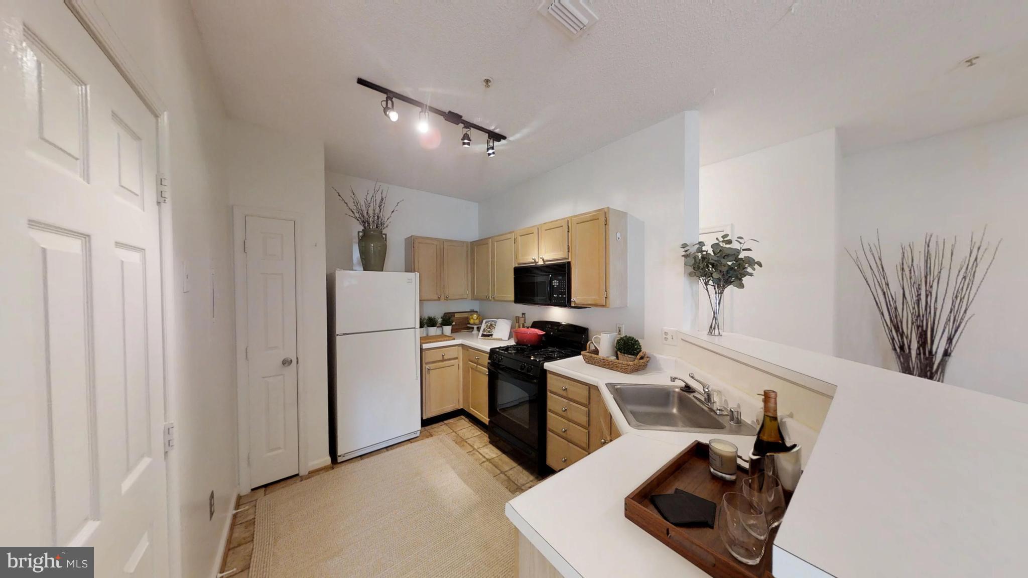 EDGEWATER AT TOWN CENTER - Residential