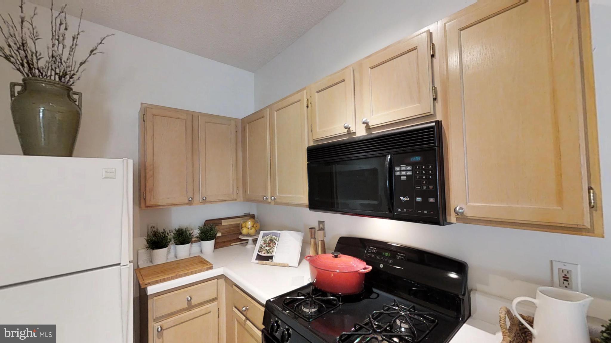 EDGEWATER AT TOWN CENTER - Residential