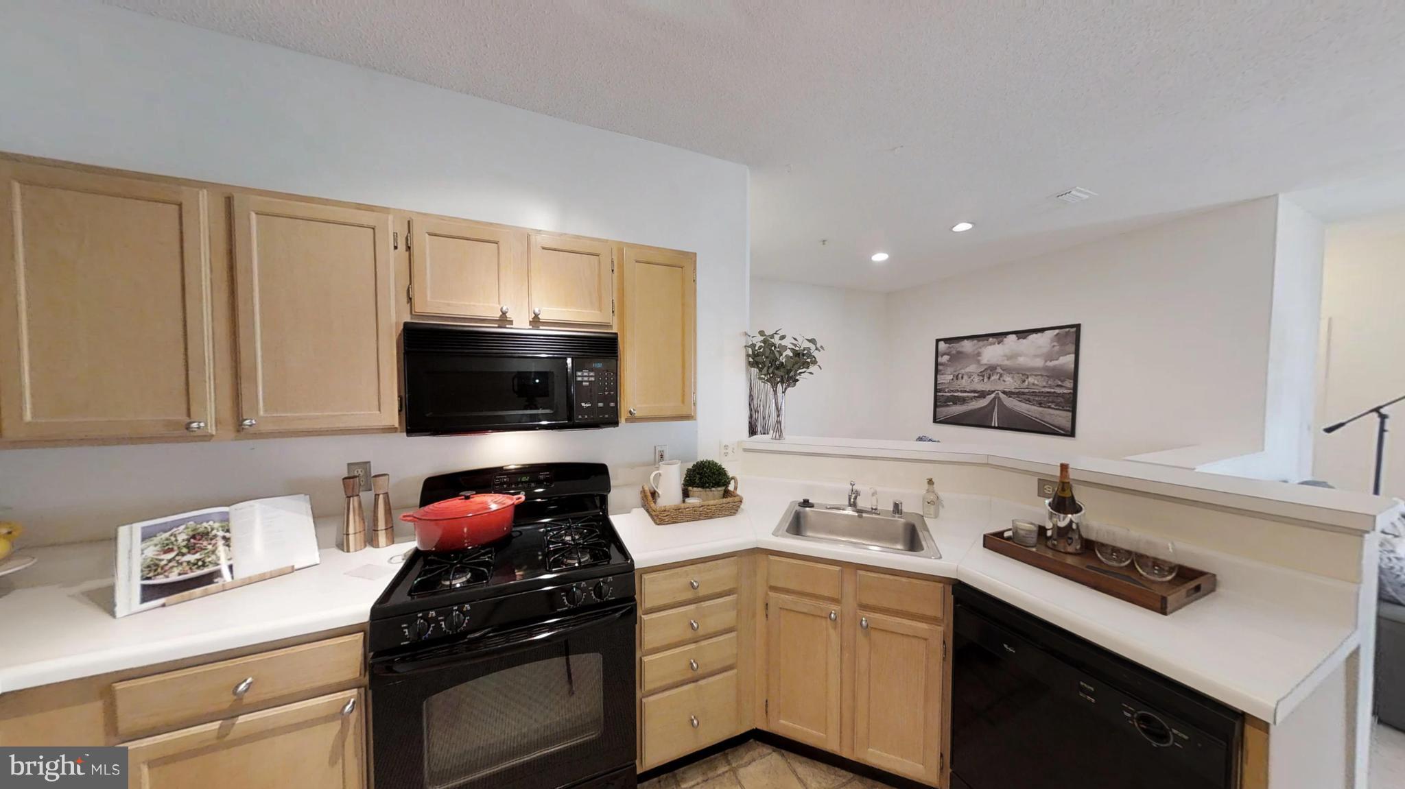 EDGEWATER AT TOWN CENTER - Residential