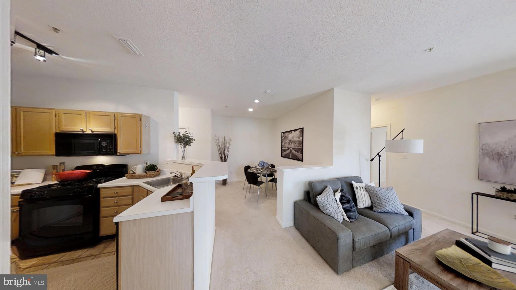 EDGEWATER AT TOWN CENTER - Residential