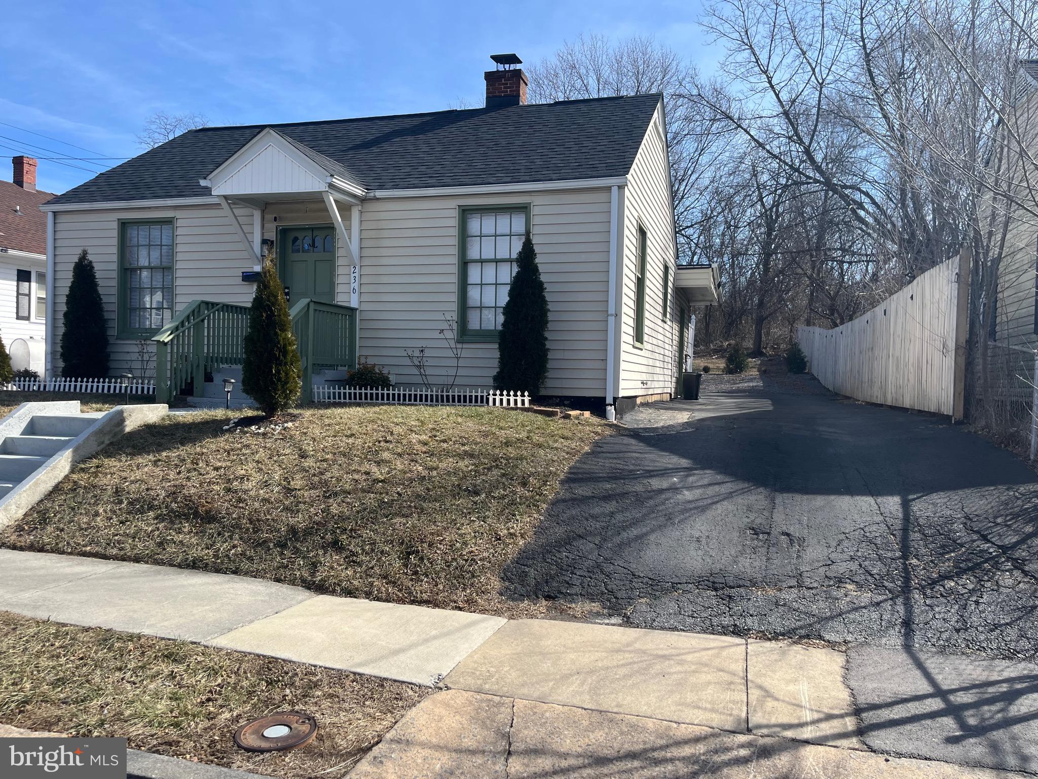 FOREST HILLS - Residential