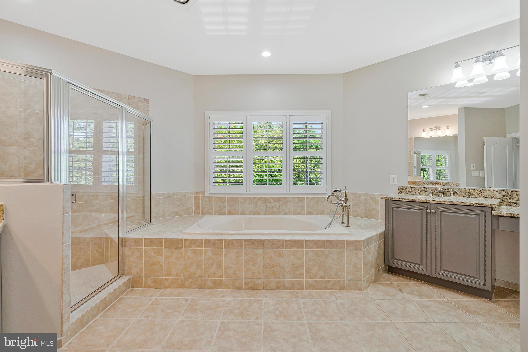 LANSDOWNE ON THE POTOMAC - Residential