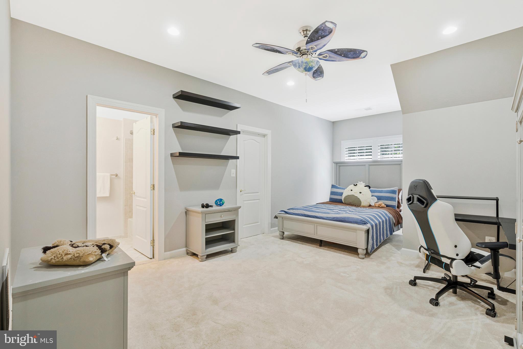 LANSDOWNE ON THE POTOMAC - Residential