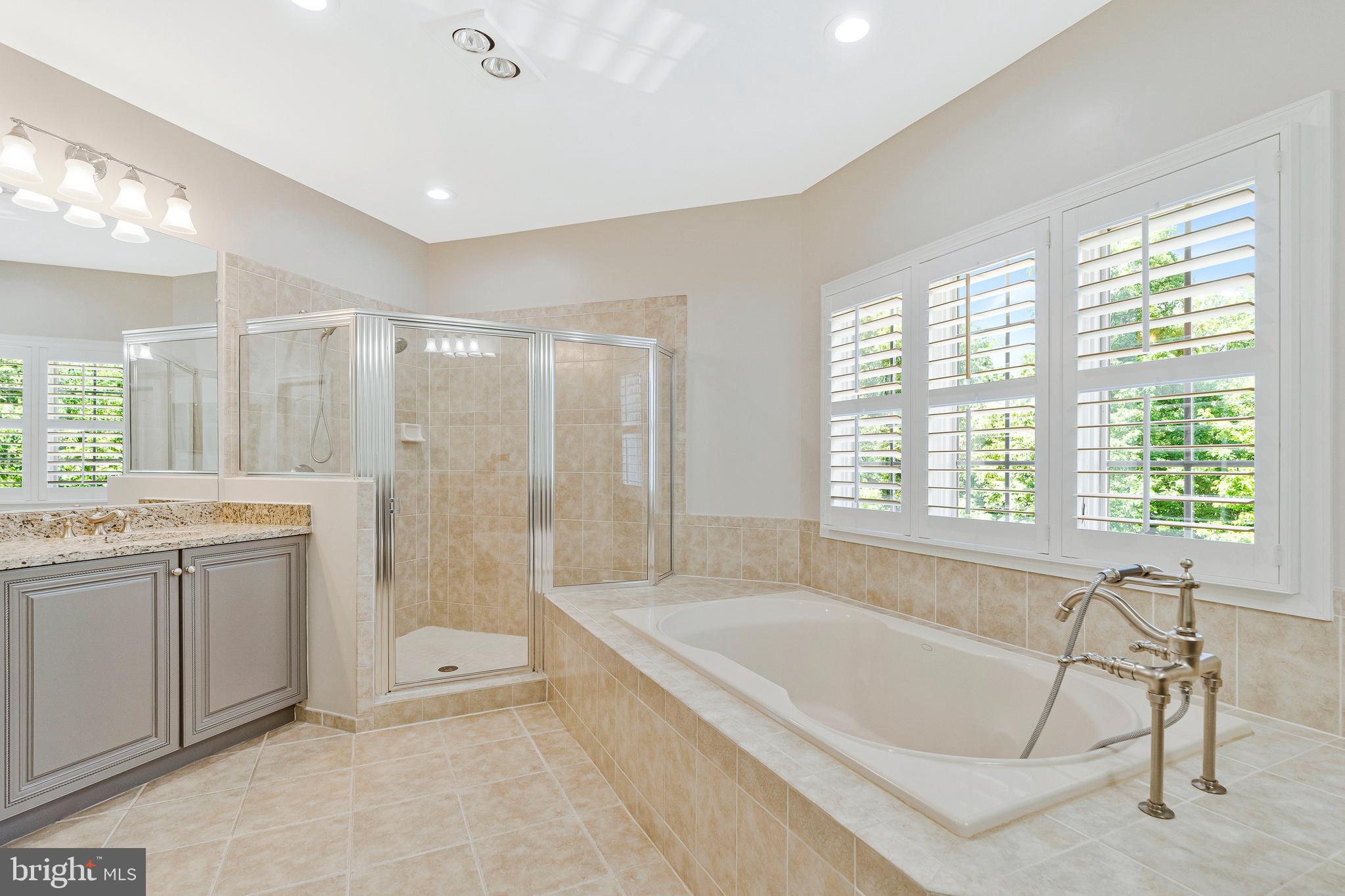 LANSDOWNE ON THE POTOMAC - Residential