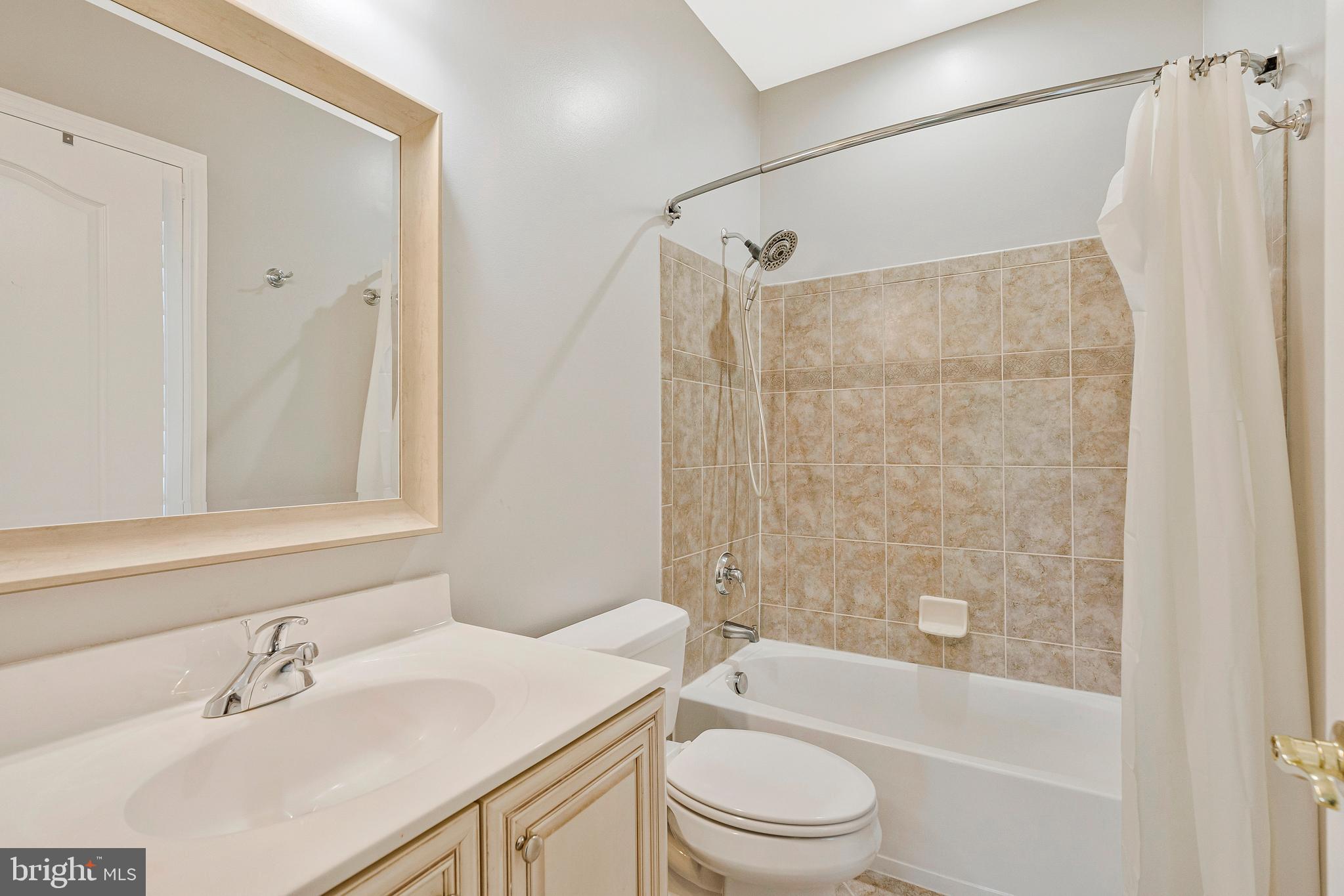 LANSDOWNE ON THE POTOMAC - Residential