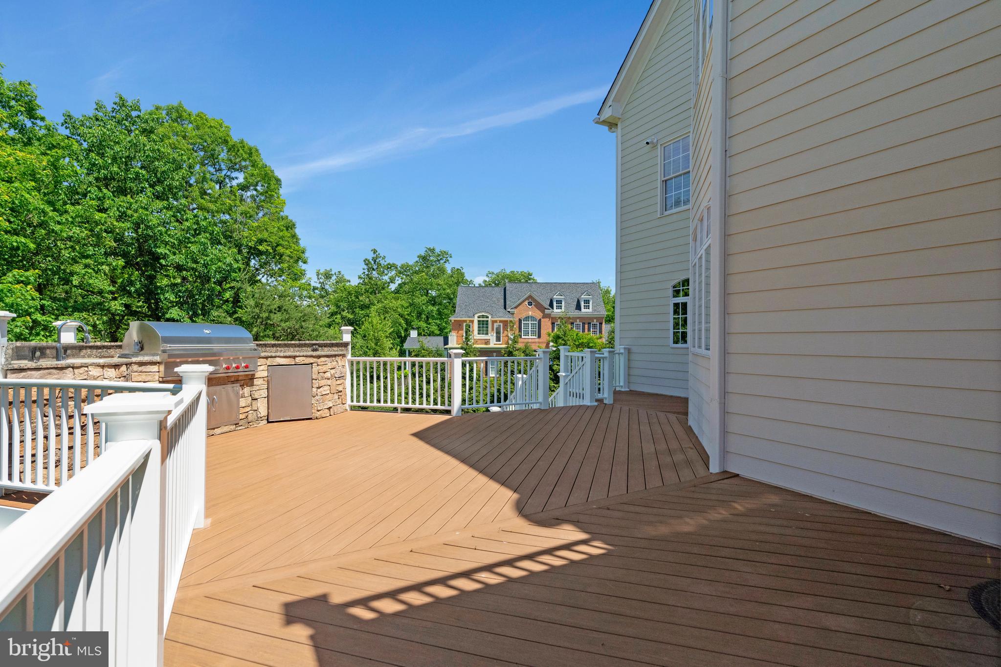 LANSDOWNE ON THE POTOMAC - Residential