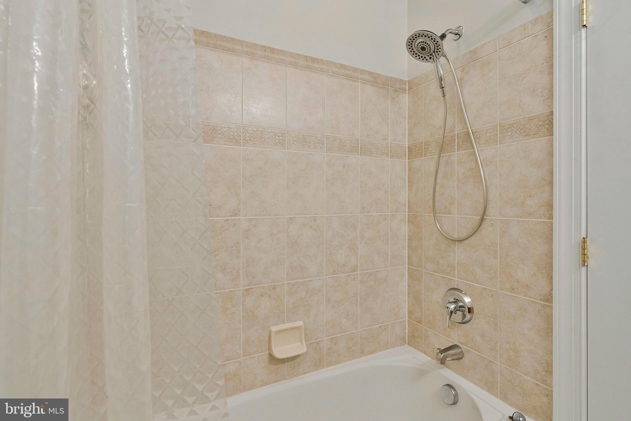 LANSDOWNE ON THE POTOMAC - Residential