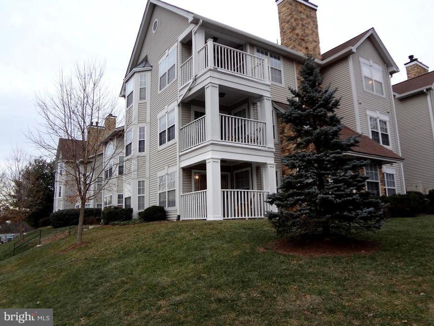 Great Centreville Location! Beautiful 2 Bedroom Two Bath Condo, walk in closets, new stainless appliances, Recently new Trane A/C and furnace, great patio, New floors, and carpet, wonderful three sided fireplace, very spacious, and open.  Breakfast bar separate dining Breakfast nook.  New custom paint, Stacked washer and dryer in the home.  Storage room goes with the unit Plenty of extra parking!