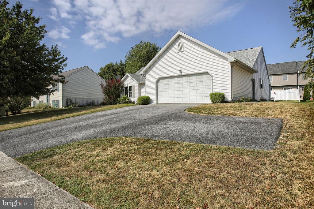 Photo of 584 MALLARD DR, MANHEIM, PA 17545 (MLS # PALA2040346)