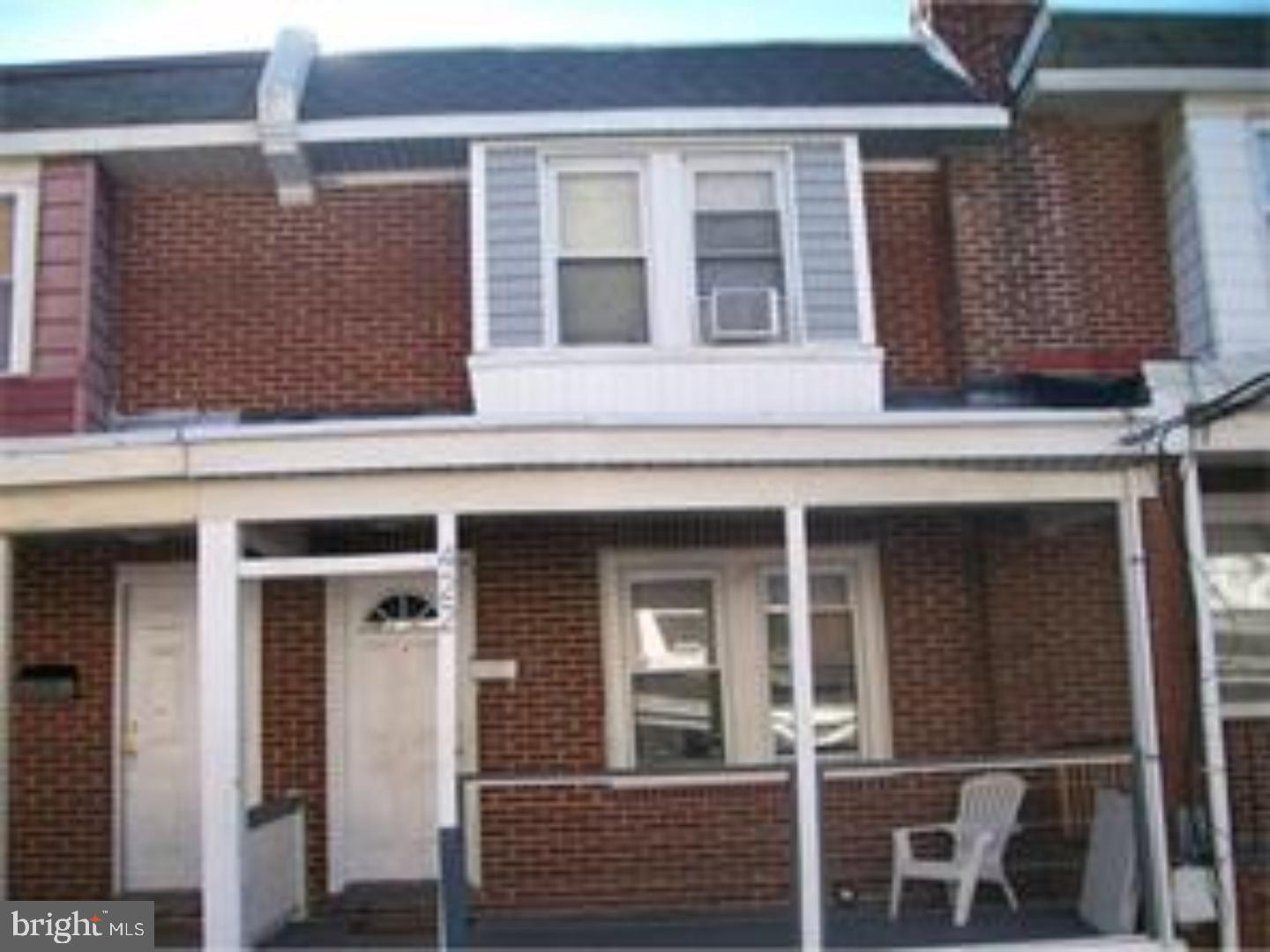 Calling on all First-Time Home Buyers and/or Savvy Investors. This home will make a great starter home for the First-Time Home Buyer or an excellent addition to your investment portfolio 404 Darby Terrance just sold a few months ago for $150,000. Property is situated on a quiet block and a short walk away from public transportation and shopping is within 15 minutes. Come see it today!!